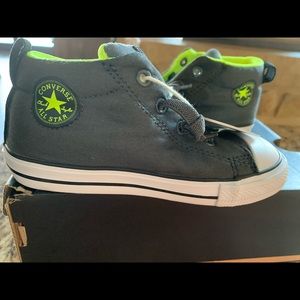Never worn no tie dark gray Converse Chuck Taylors. Toddler size 10.